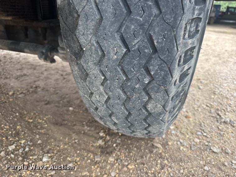 image for item DY3075 1989 Ford LT8000 grain truck