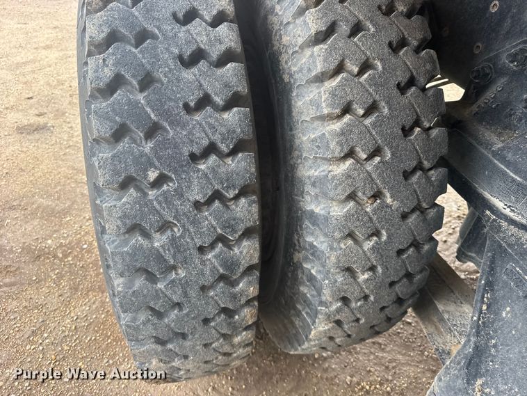 image for item DY3075 1989 Ford LT8000 grain truck
