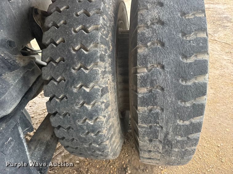 image for item DY3075 1989 Ford LT8000 grain truck