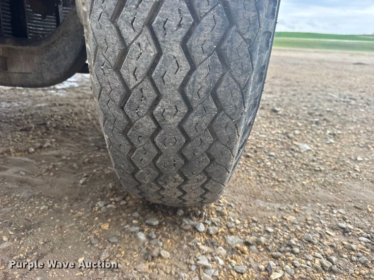 image for item DY3075 1989 Ford LT8000 grain truck