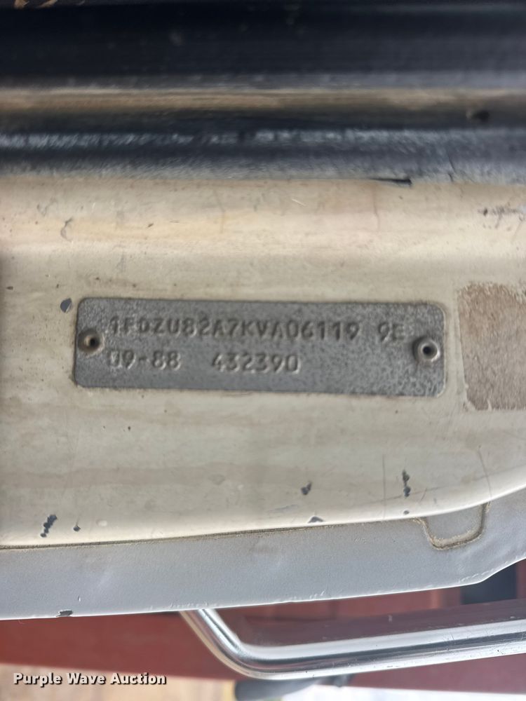 image for item DY3075 1989 Ford LT8000 grain truck