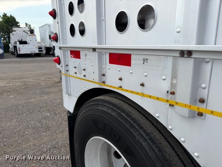 image for item EG9295 2006 Merritt 53X102X15XNX18X019X00SAMW livestock trailer
