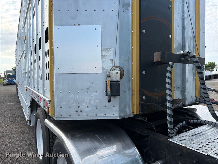 image for item EG9295 2006 Merritt 53X102X15XNX18X019X00SAMW livestock trailer