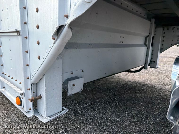 image for item EG9295 2006 Merritt 53X102X15XNX18X019X00SAMW livestock trailer