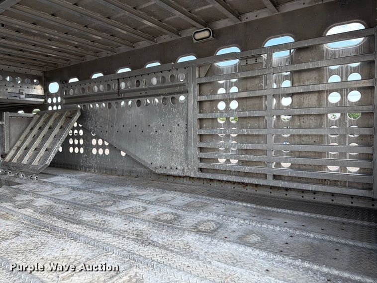 image for item EG9295 2006 Merritt 53X102X15XNX18X019X00SAMW livestock trailer