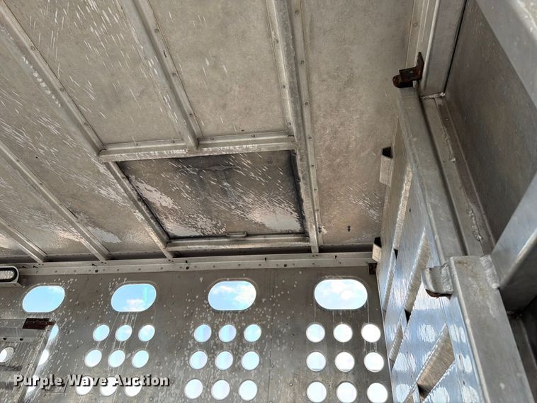 image for item EG9295 2006 Merritt 53X102X15XNX18X019X00SAMW livestock trailer