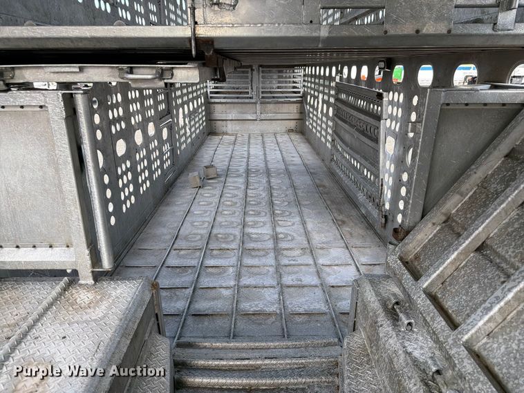 image for item EG9295 2006 Merritt 53X102X15XNX18X019X00SAMW livestock trailer