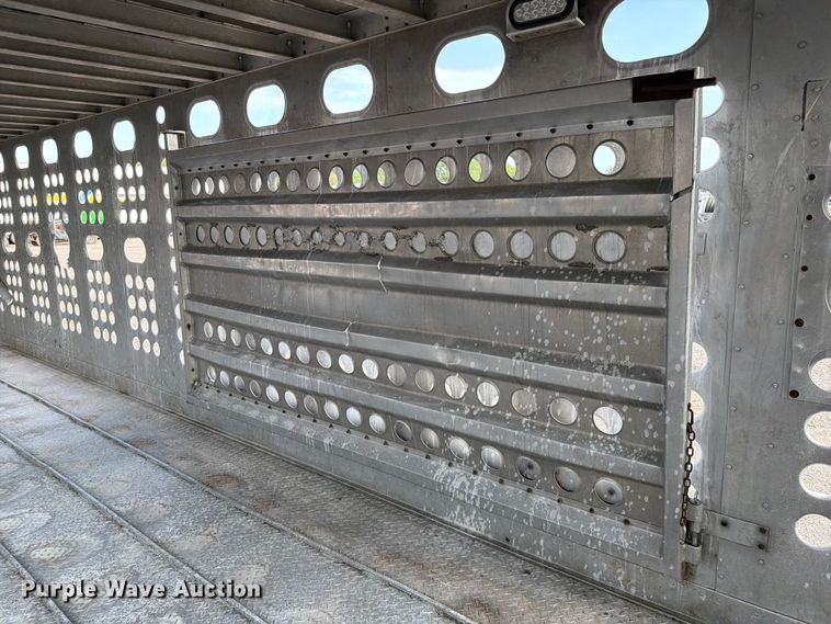 image for item EG9295 2006 Merritt 53X102X15XNX18X019X00SAMW livestock trailer