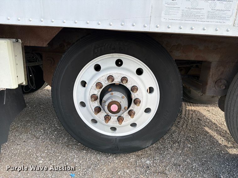 image for item EG9295 2006 Merritt 53X102X15XNX18X019X00SAMW livestock trailer