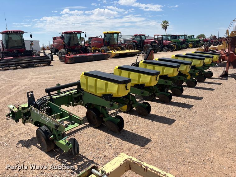 image for item EL2533 John Deere 1700 planter
