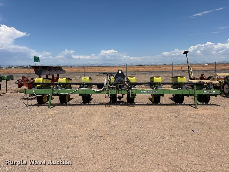 image for item EL2533 John Deere 1700 planter