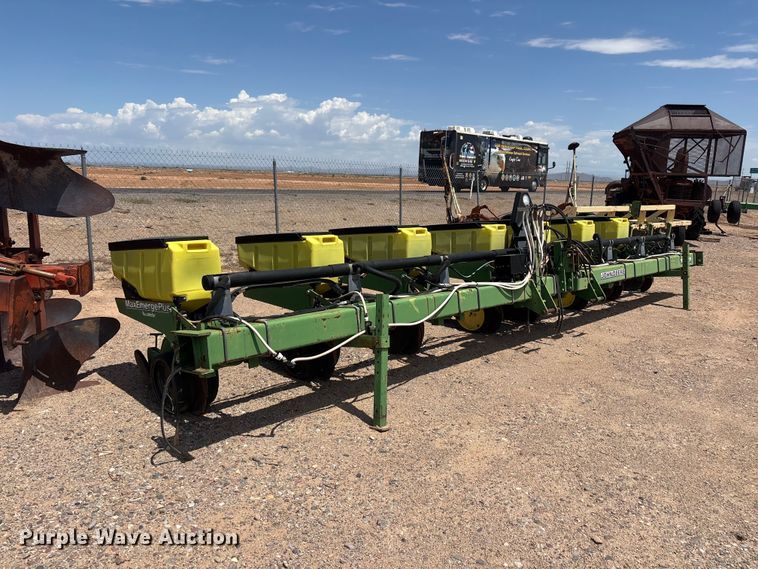 image for item EL2533 John Deere 1700 planter