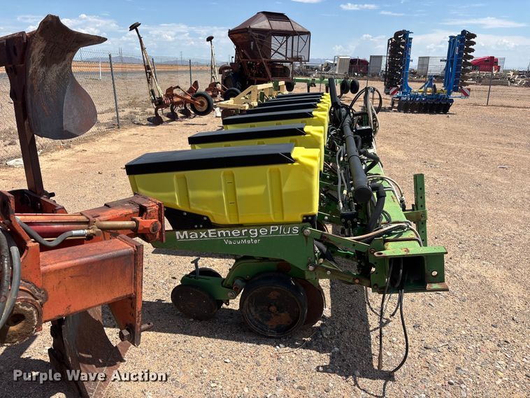 image for item EL2533 John Deere 1700 planter