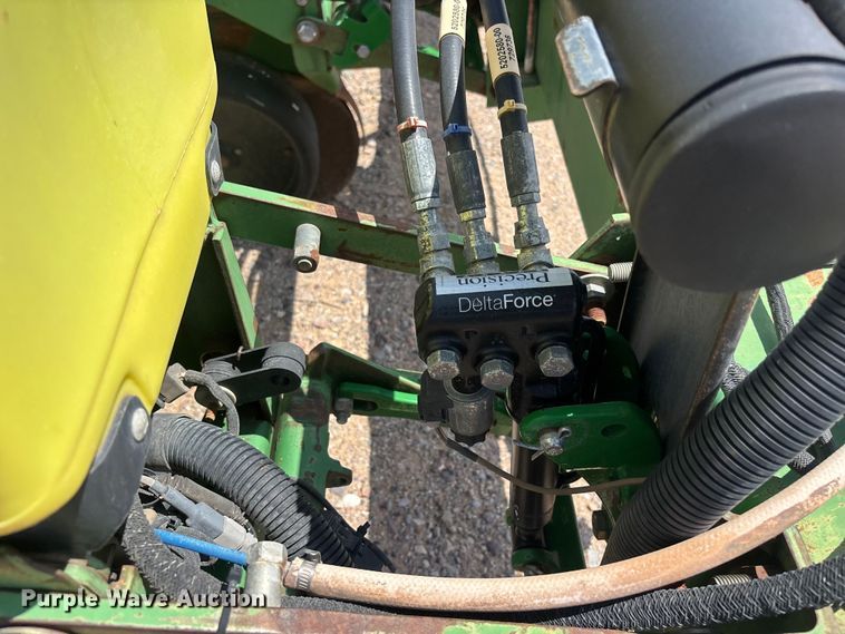 image for item EL2533 John Deere 1700 planter