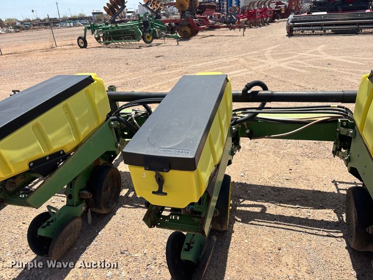 image for item EL2533 John Deere 1700 planter