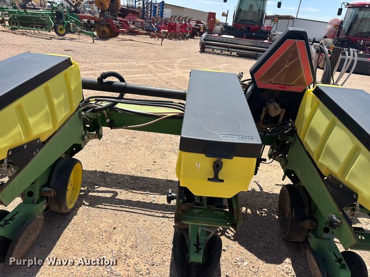 image for item EL2533 John Deere 1700 planter
