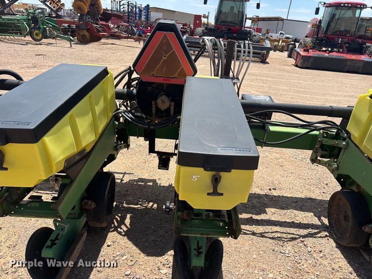 image for item EL2533 John Deere 1700 planter