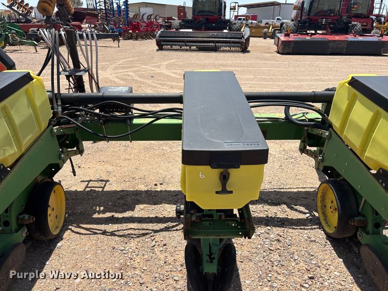 image for item EL2533 John Deere 1700 planter