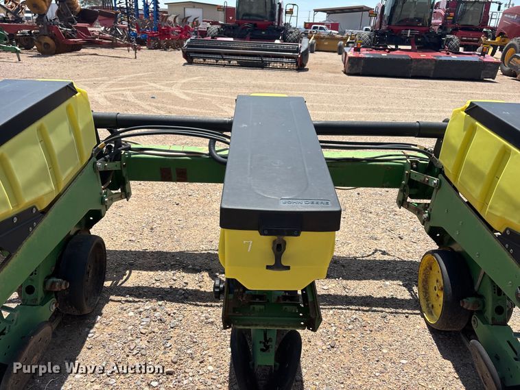 image for item EL2533 John Deere 1700 planter