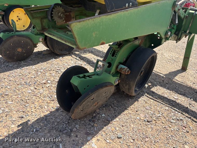 image for item EL2533 John Deere 1700 planter