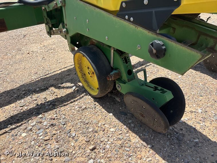 image for item EL2533 John Deere 1700 planter