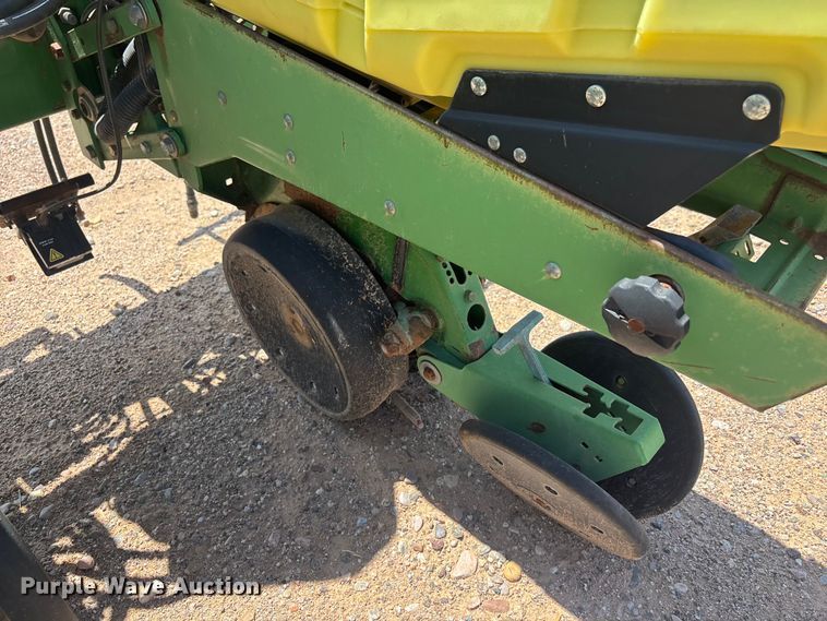 image for item EL2533 John Deere 1700 planter