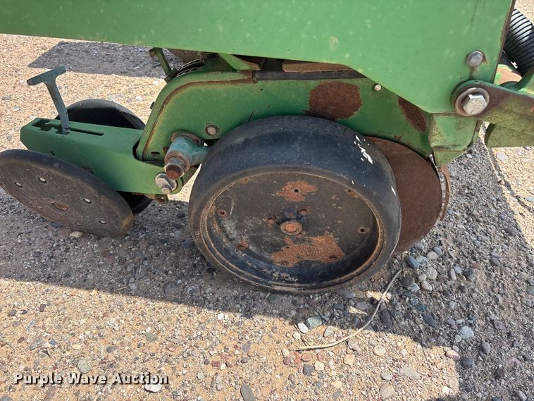 image for item EL2533 John Deere 1700 planter