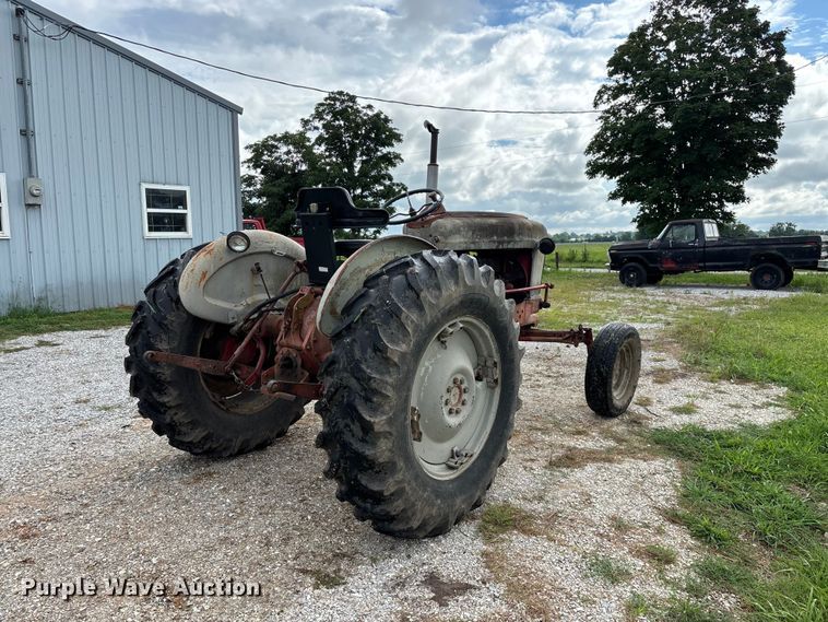 image for item EO4395 1958 Ford 901 tractor