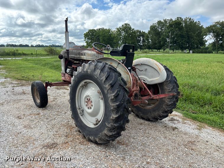 image for item EO4395 1958 Ford 901 tractor