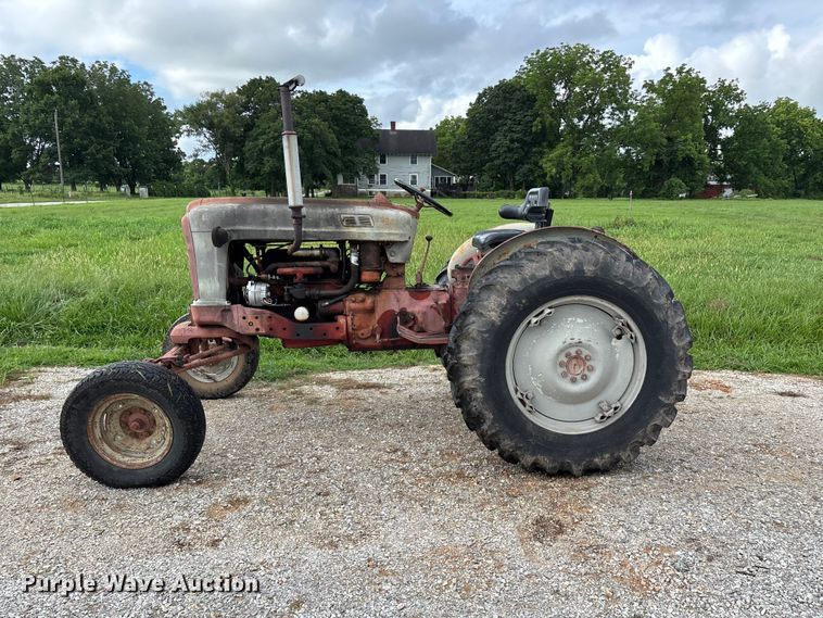 image for item EO4395 1958 Ford 901 tractor