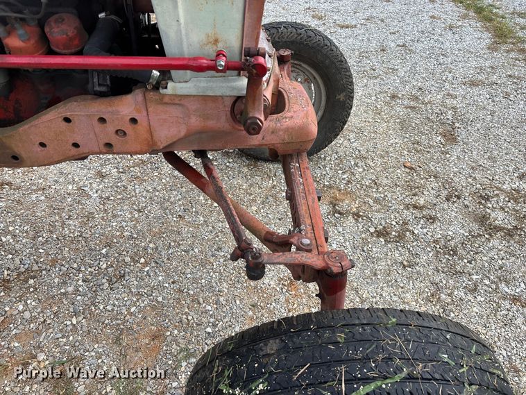 image for item EO4395 1958 Ford 901 tractor