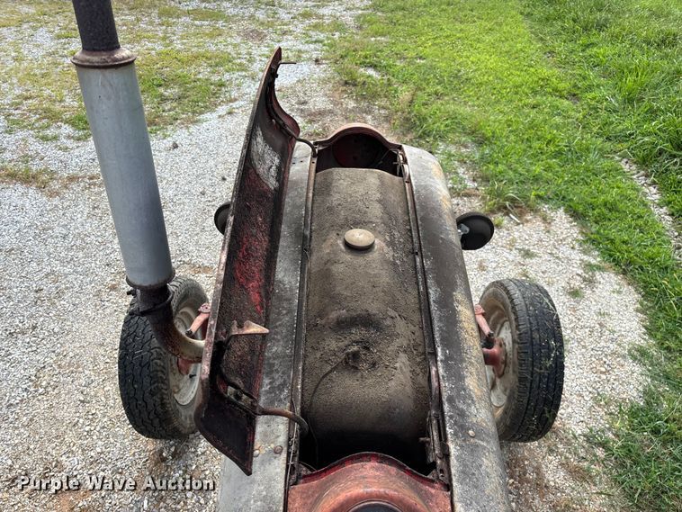 image for item EO4395 1958 Ford 901 tractor