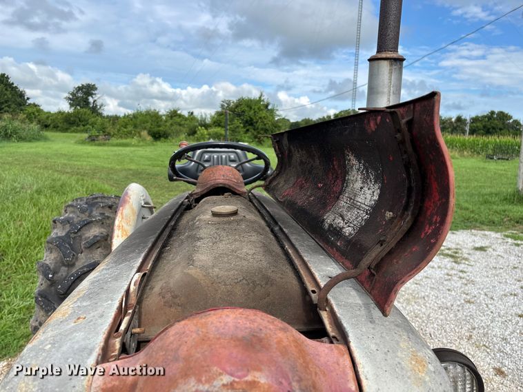 image for item EO4395 1958 Ford 901 tractor