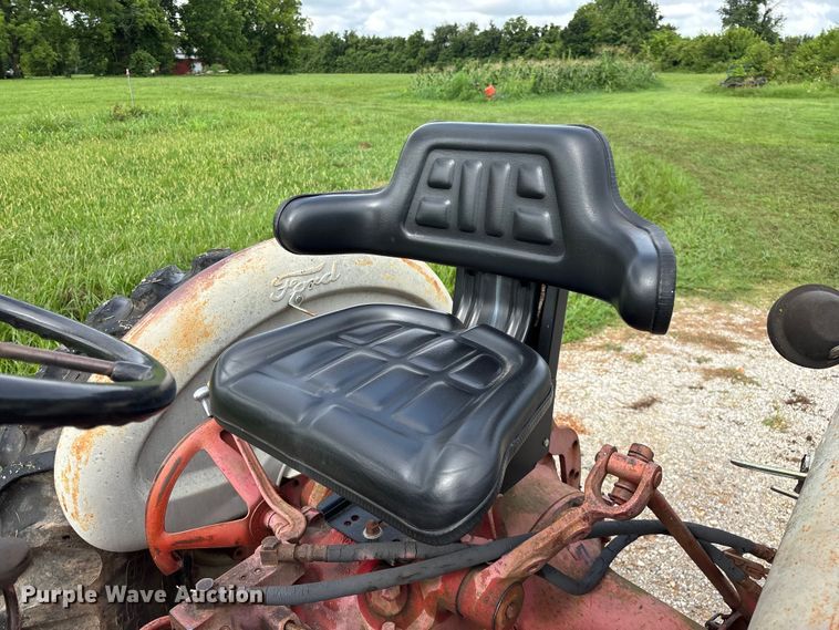 image for item EO4395 1958 Ford 901 tractor