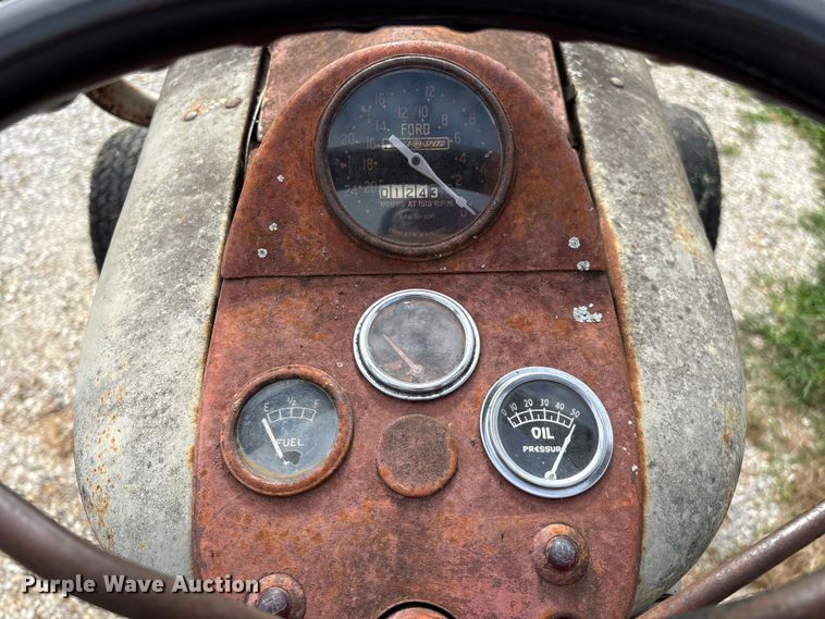 image for item EO4395 1958 Ford 901 tractor