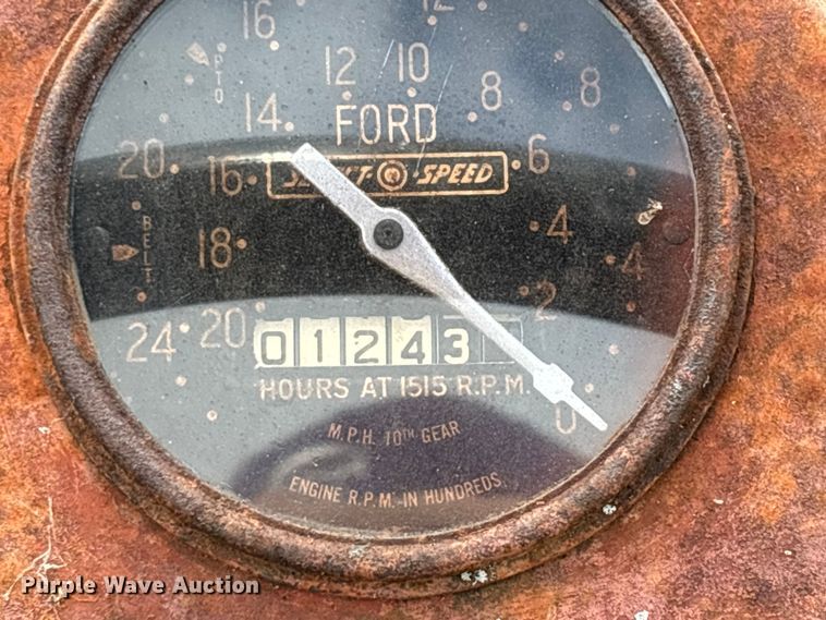 image for item EO4395 1958 Ford 901 tractor