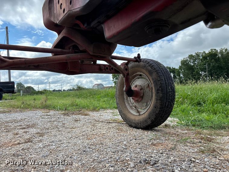 image for item EO4395 1958 Ford 901 tractor