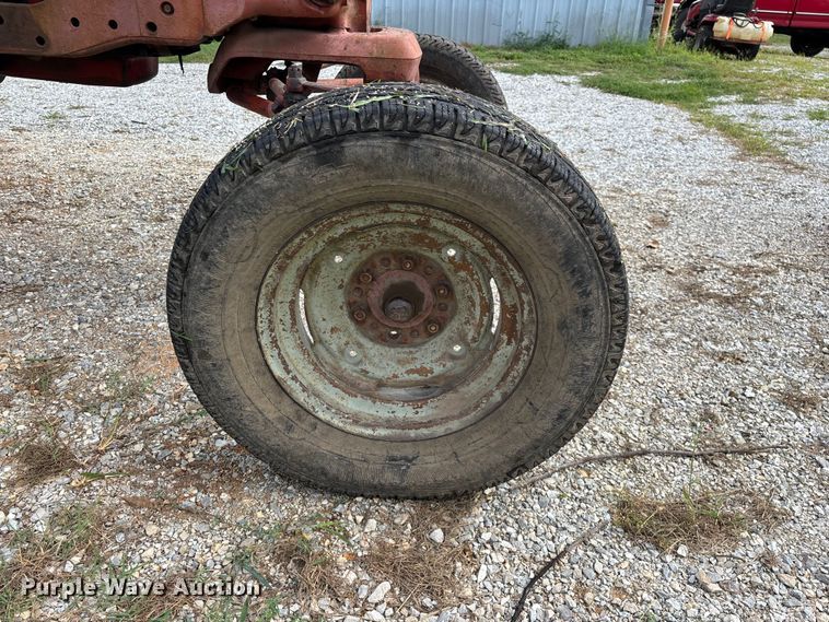 image for item EO4395 1958 Ford 901 tractor