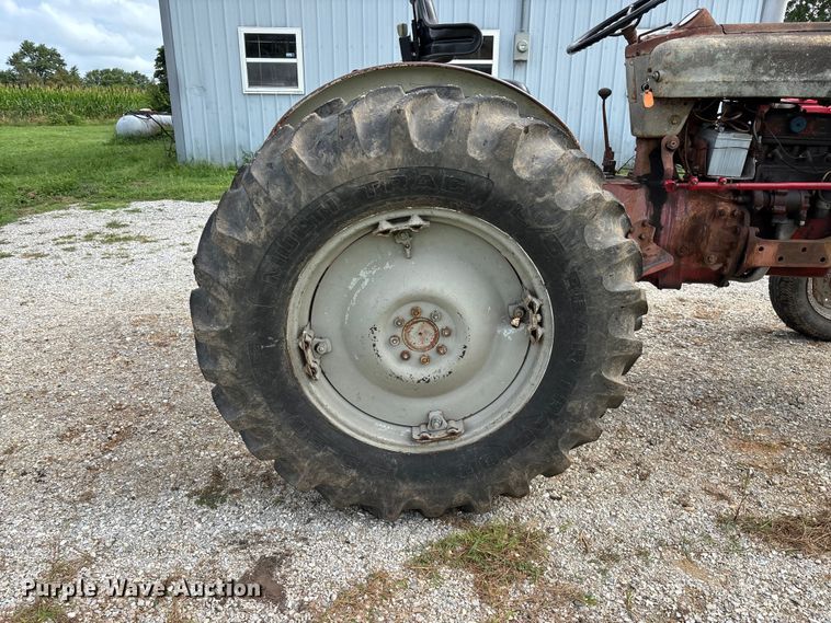 image for item EO4395 1958 Ford 901 tractor