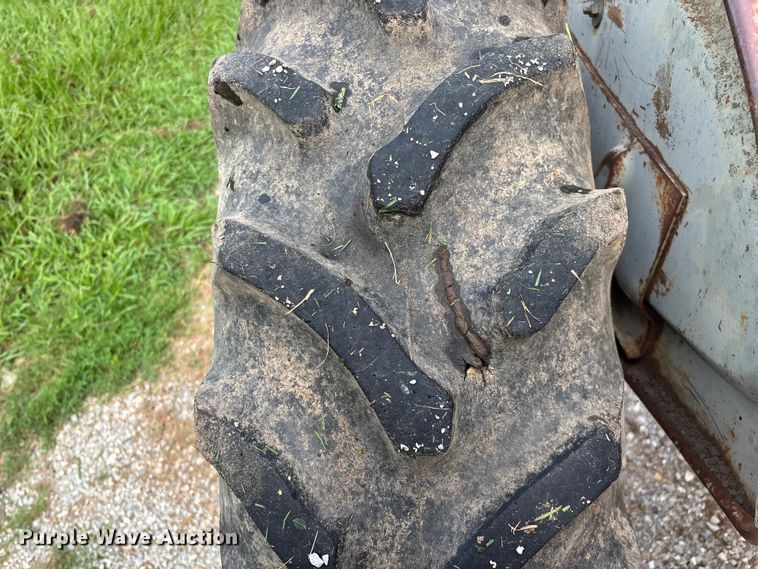 image for item EO4395 1958 Ford 901 tractor