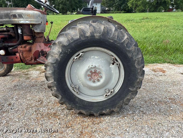 image for item EO4395 1958 Ford 901 tractor