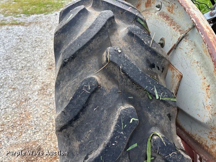 image for item EO4395 1958 Ford 901 tractor