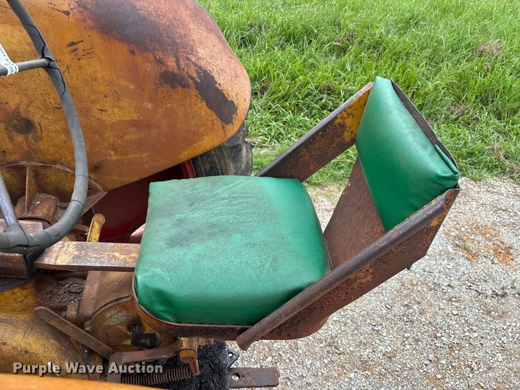 image for item EO4399 1948 Minneapolis-Moline ZTU tractor