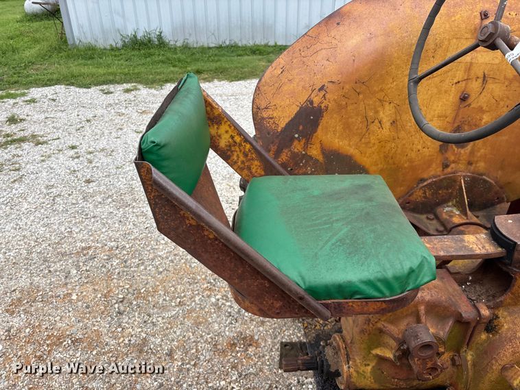 image for item EO4399 1948 Minneapolis-Moline ZTU tractor