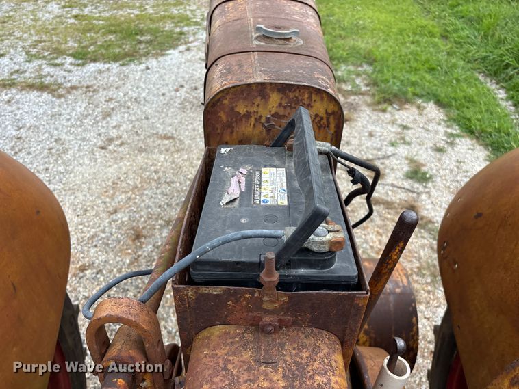 image for item EO4399 1948 Minneapolis-Moline ZTU tractor