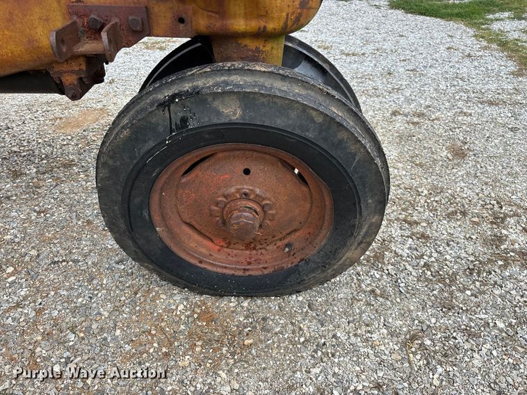 image for item EO4399 1948 Minneapolis-Moline ZTU tractor