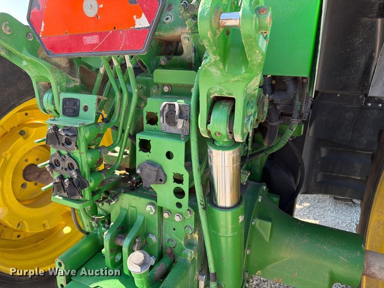 image for item EO8639 2007 John Deere 7830 MFWD tractor