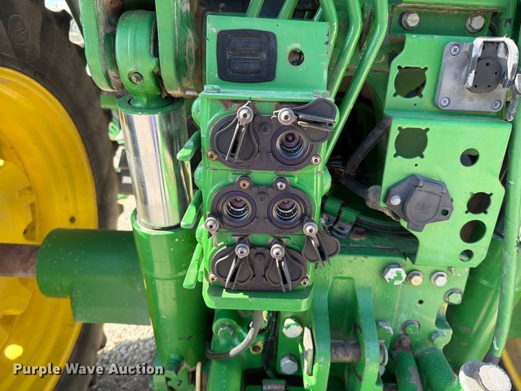 image for item EO8639 2007 John Deere 7830 MFWD tractor