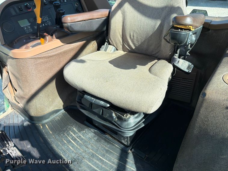 image for item EO8639 2007 John Deere 7830 MFWD tractor