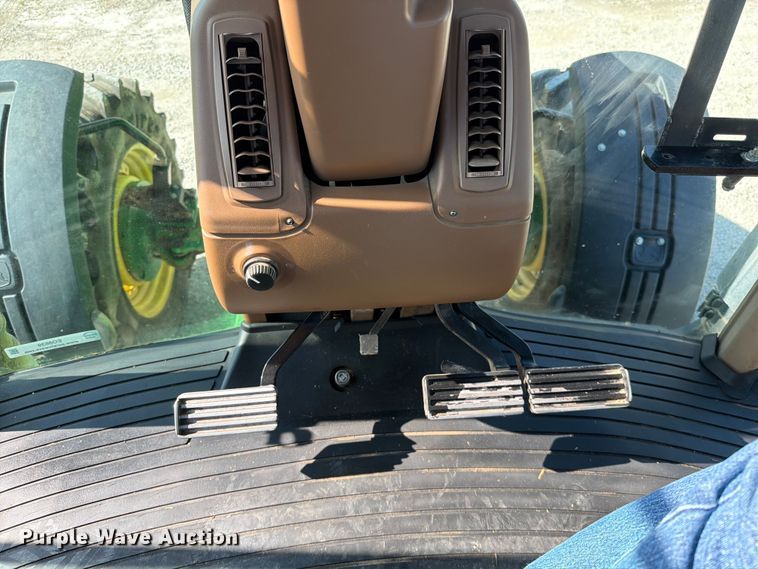 image for item EO8639 2007 John Deere 7830 MFWD tractor